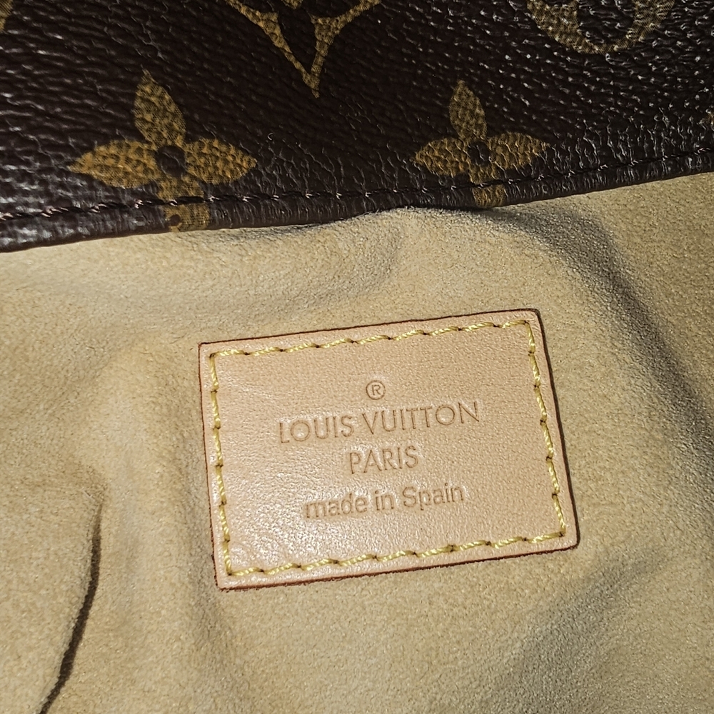 Louis Vuitton Artsy MM Monogram Hobo Bag, Read Description - Picture 9 of 16